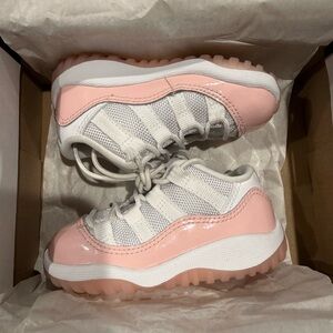 Jordan 11 - Legend Pink